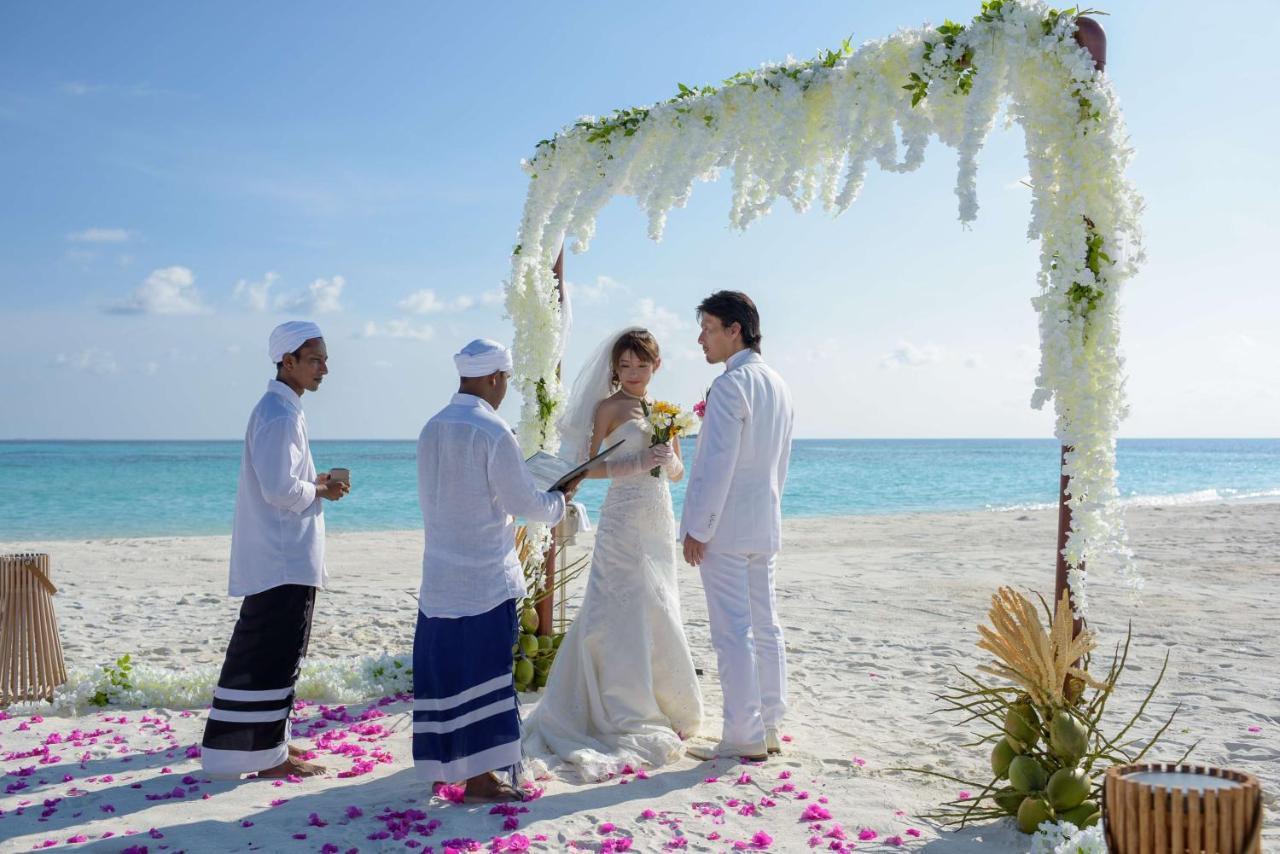Outrigger Maldives Maafushivaru